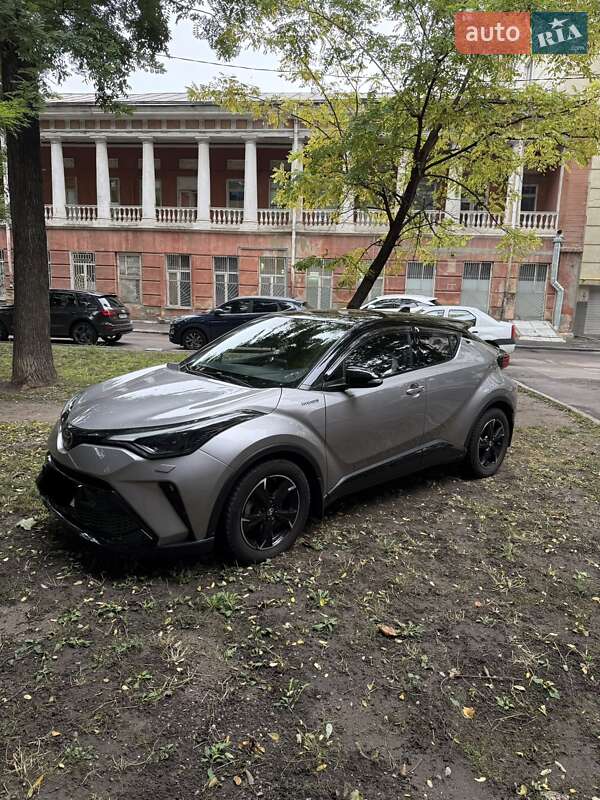 2021 toyota c-hr hybrid