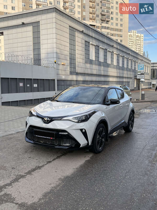 2021 toyota c-hr hybrid