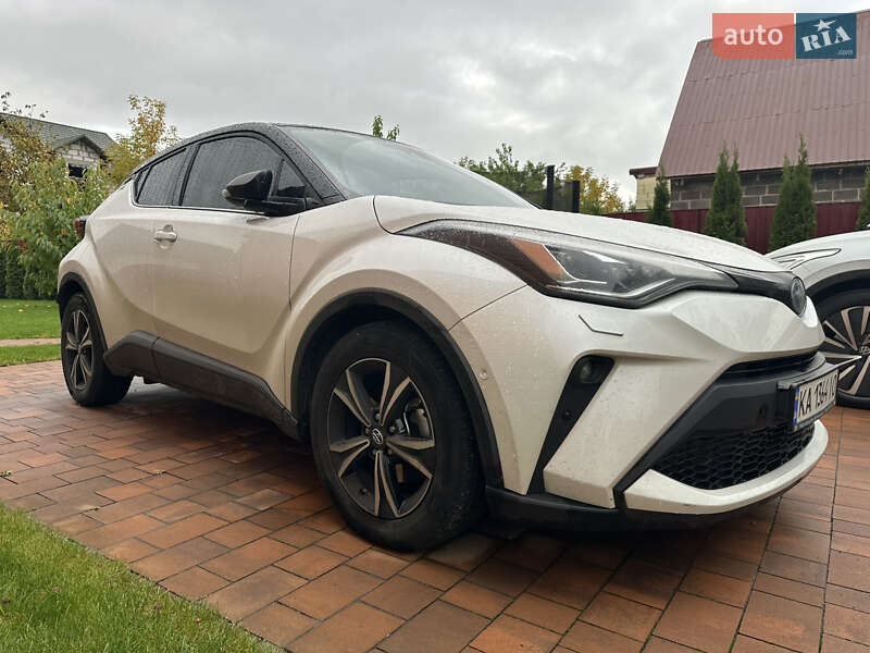 2022 toyota c-hr hybrid