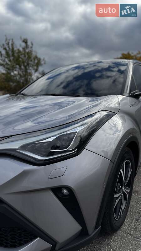 2019 toyota c-hr hybrid