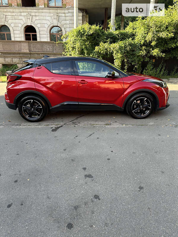 2022 toyota c-hr hybrid