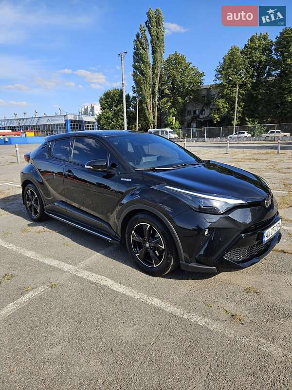 2021 toyota c-hr hybrid