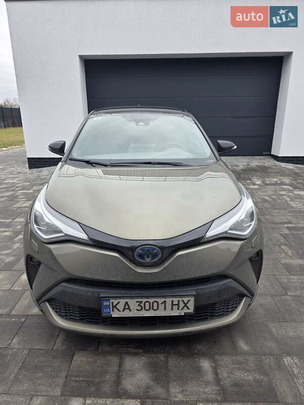 2022 toyota c-hr hybrid