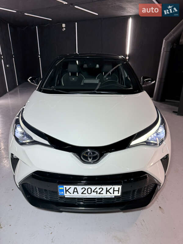 2021 toyota c-hr hybrid