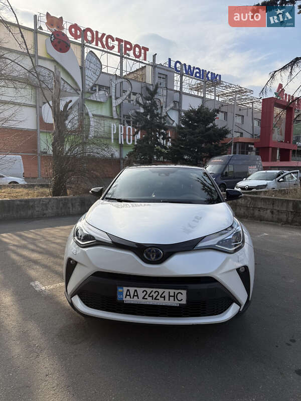 2022 toyota c-hr hybrid