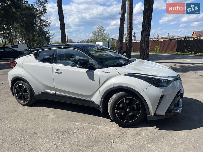 2021 toyota c-hr hybrid