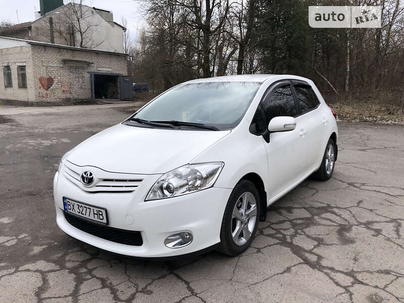 2012 toyota auris
