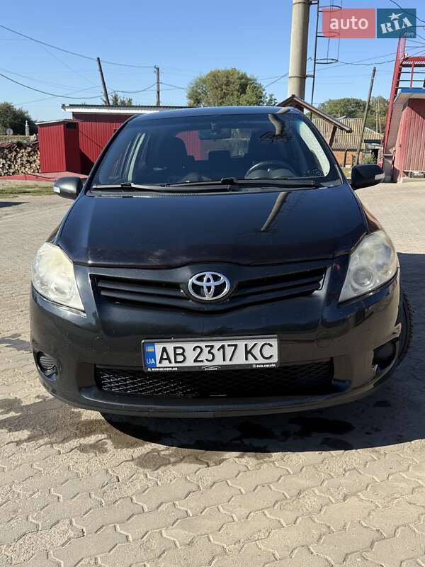 2010 toyota auris