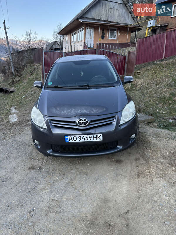 2010 toyota auris
