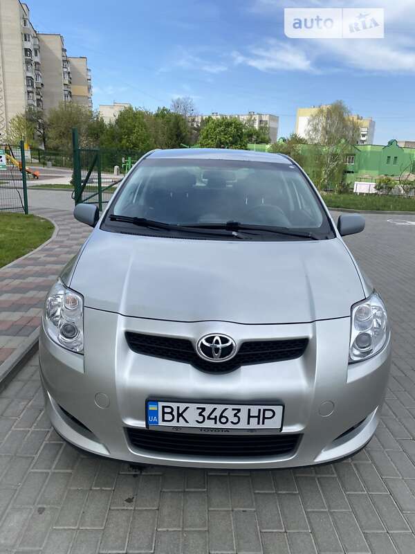 2008 toyota auris