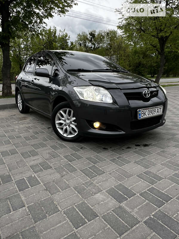 2008 toyota auris