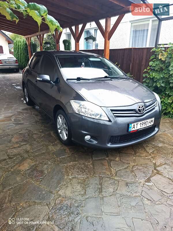 2010 toyota auris