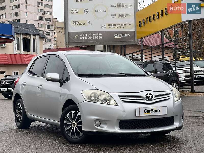 2011 toyota auris