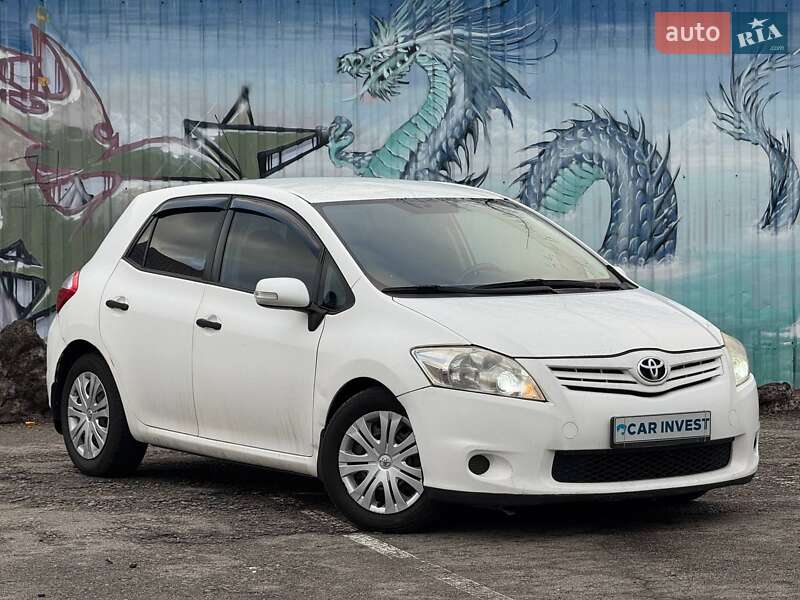 2010 toyota auris