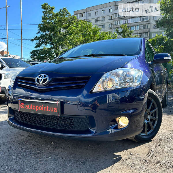 2011 toyota auris