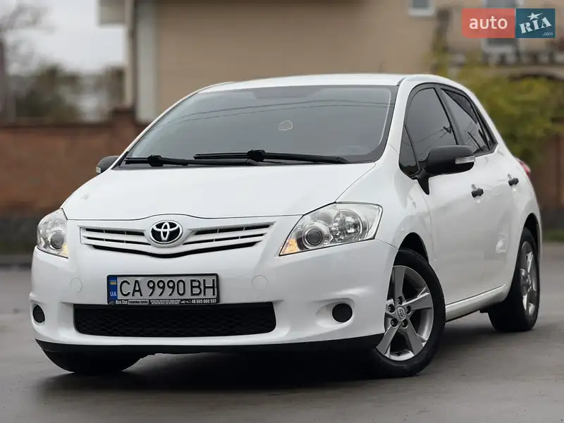 2011 toyota auris