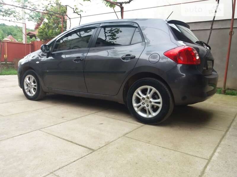 2008 toyota auris