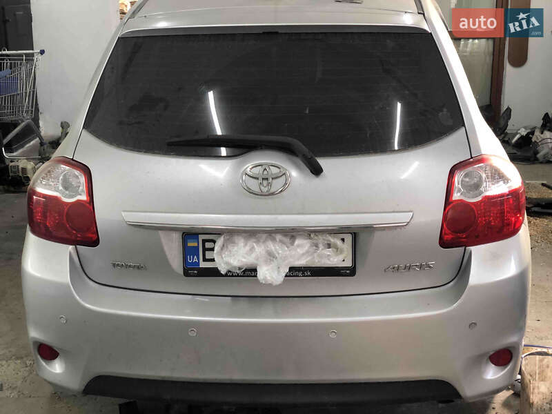2010 toyota auris