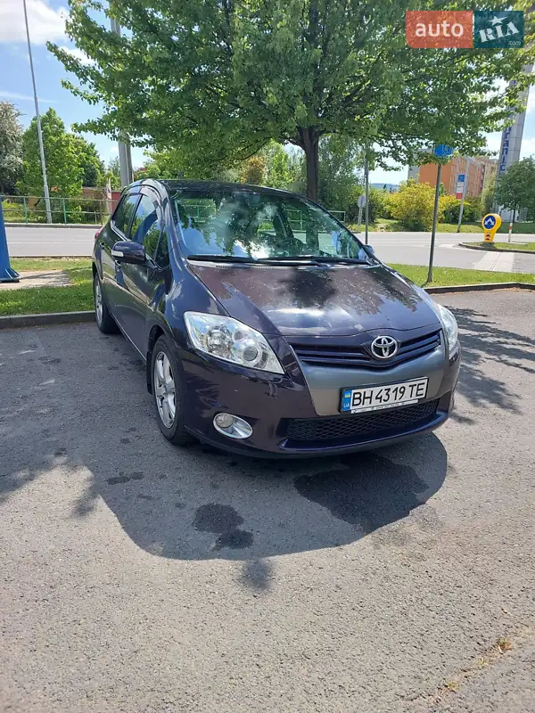 2010 toyota auris