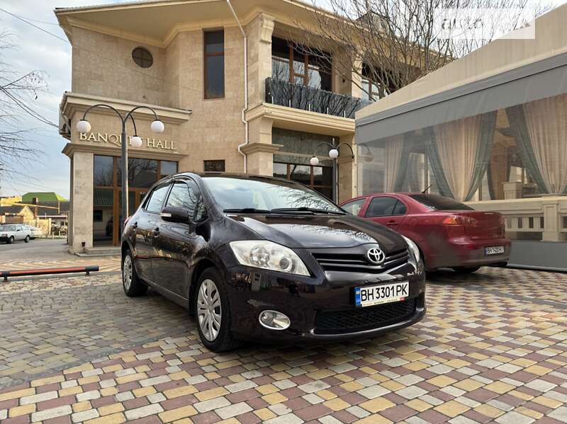 2010 toyota auris
