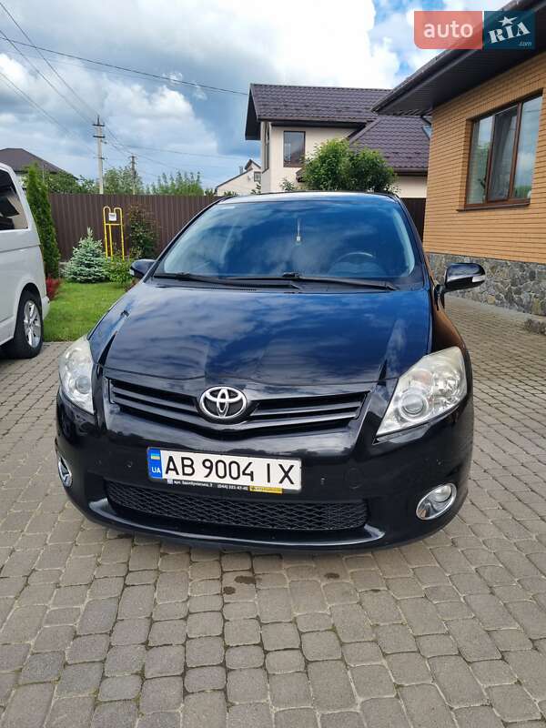 2011 toyota auris