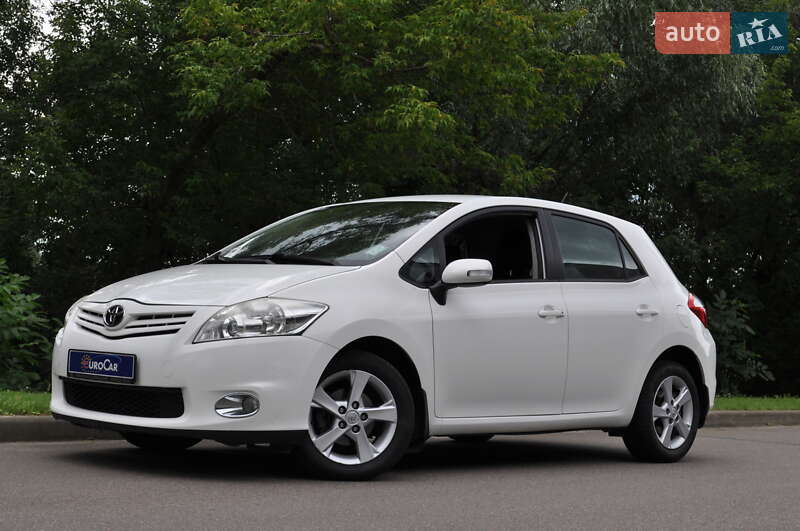 2011 toyota auris