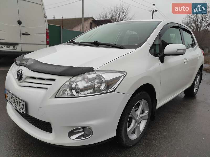 2012 toyota auris