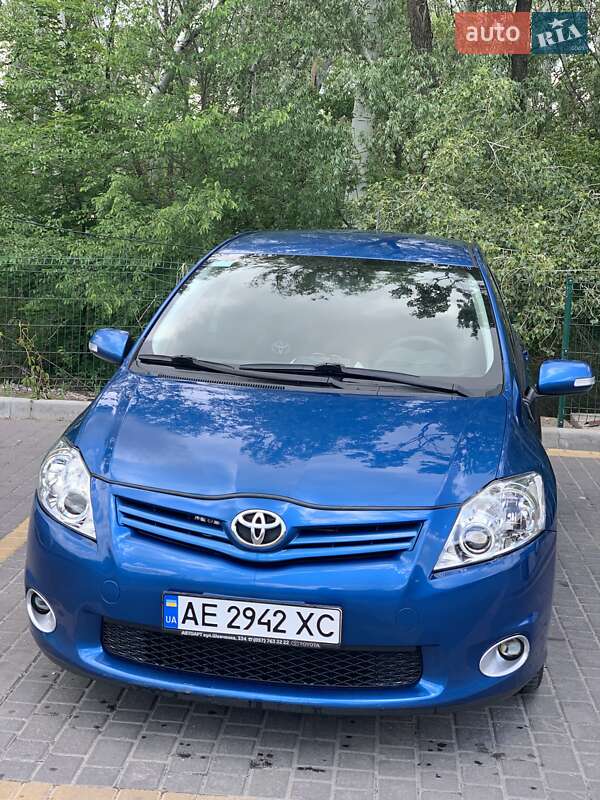2012 toyota auris