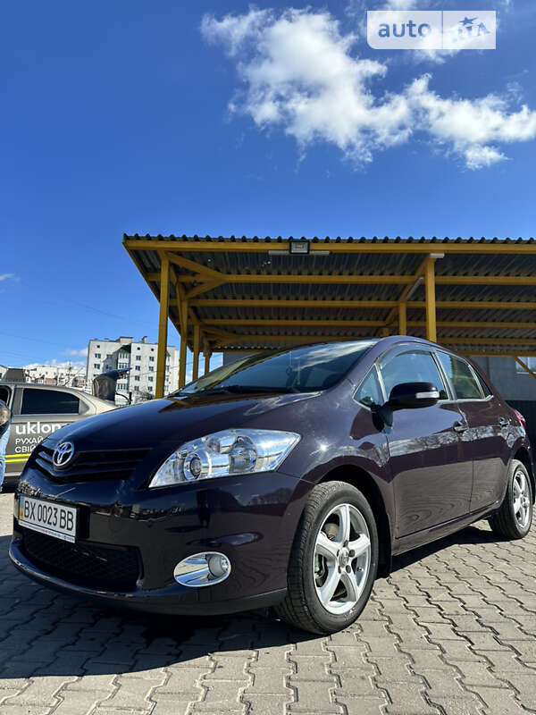 2011 toyota auris