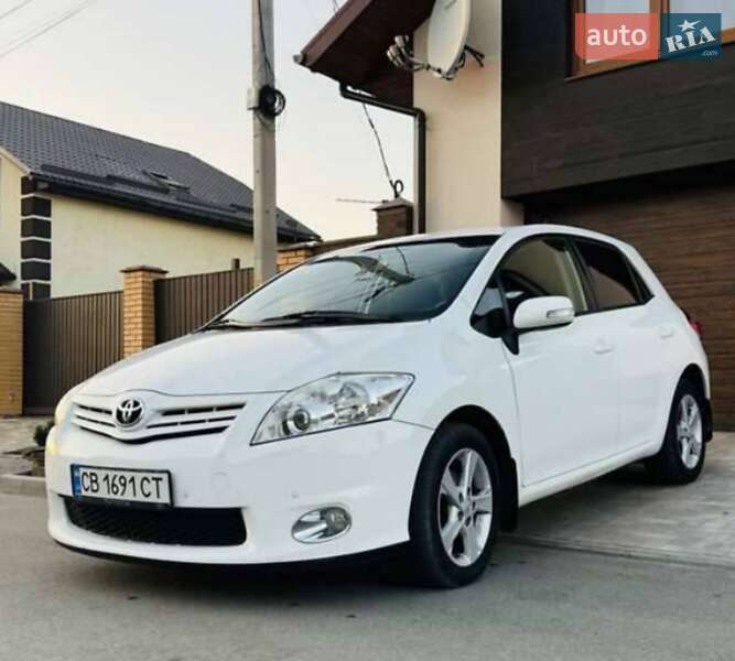 2012 toyota auris