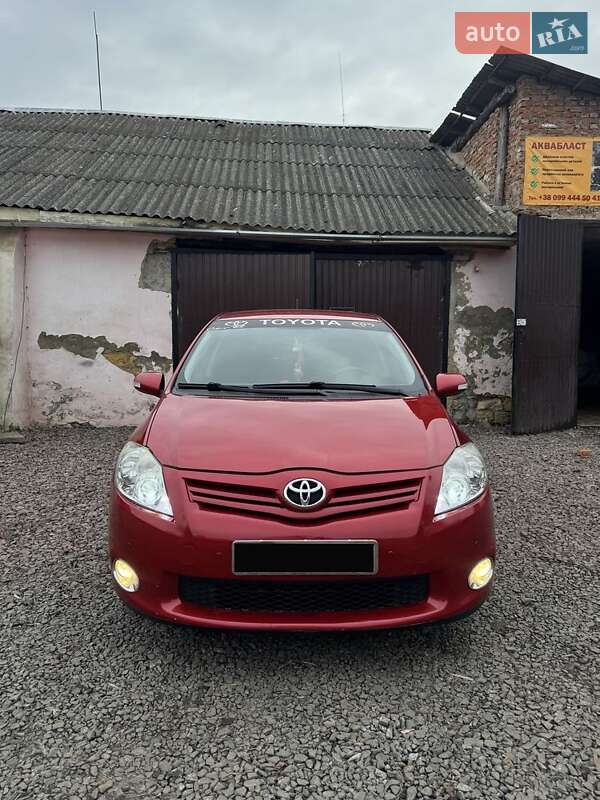 2010 toyota auris