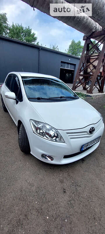 2012 toyota auris