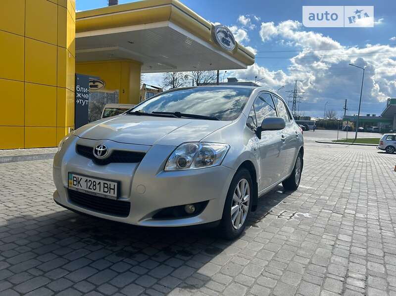 2008 toyota auris
