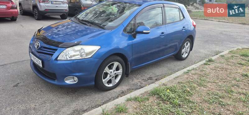 2010 toyota auris