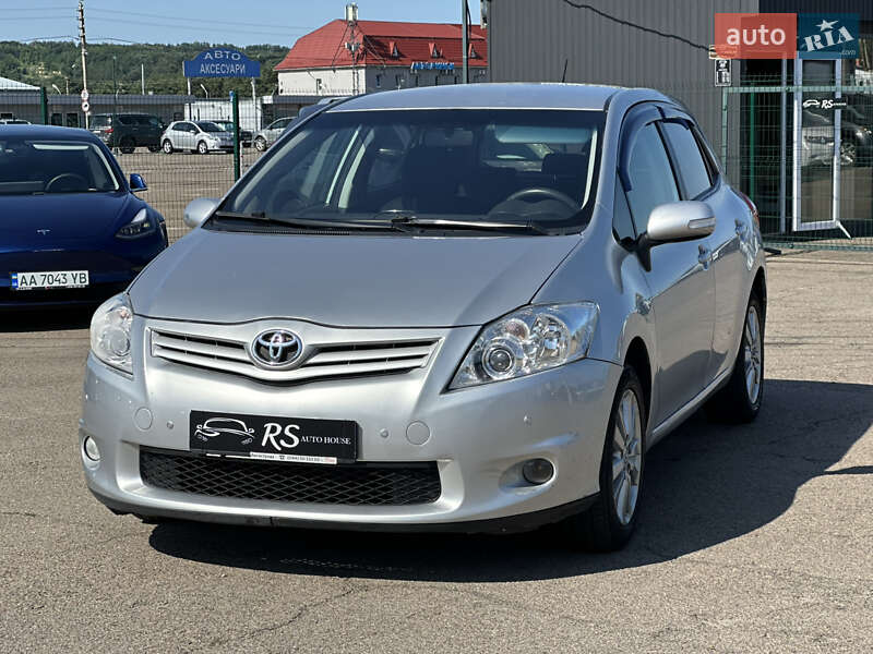 2012 toyota auris