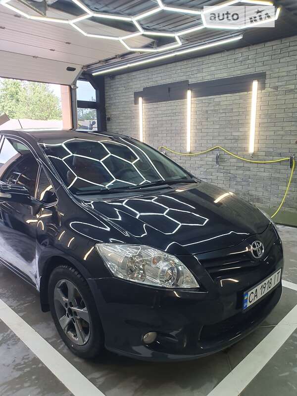 2012 toyota auris