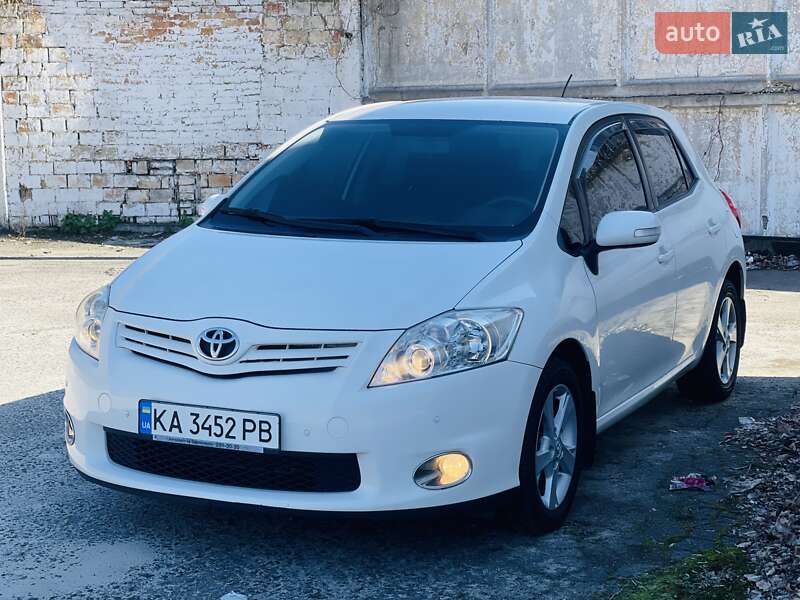 2012 toyota auris
