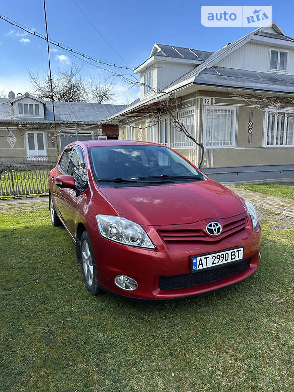 2012 toyota auris