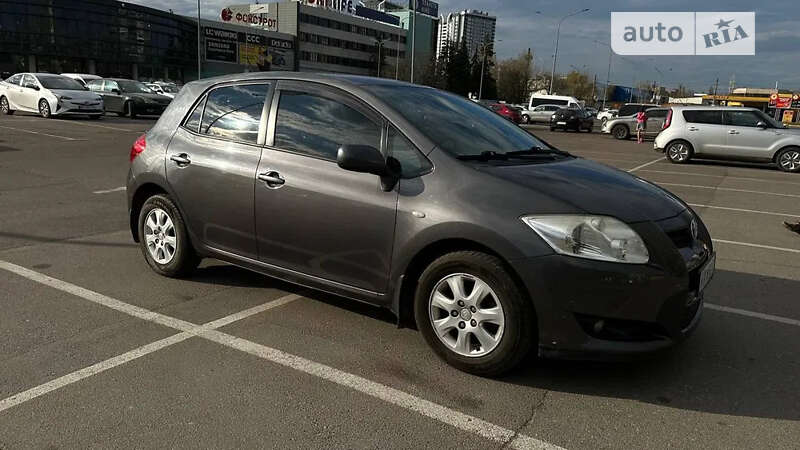 2008 toyota auris