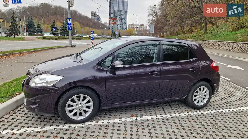 2010 toyota auris