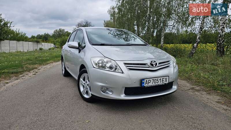 2010 toyota auris