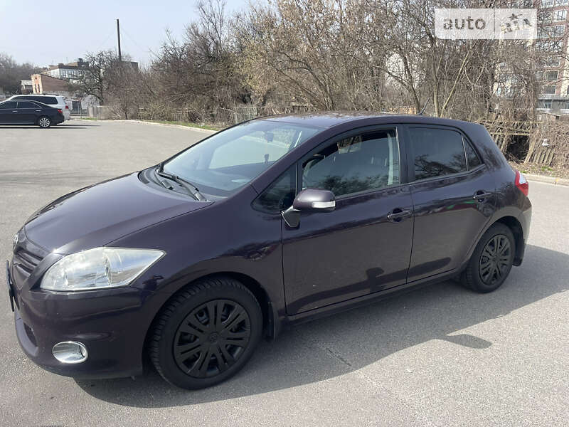 2010 toyota auris