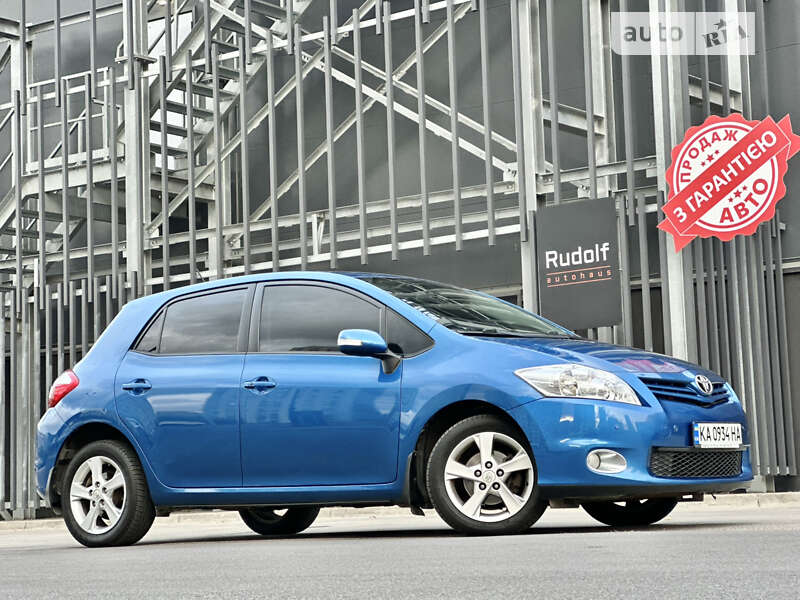 2011 toyota auris