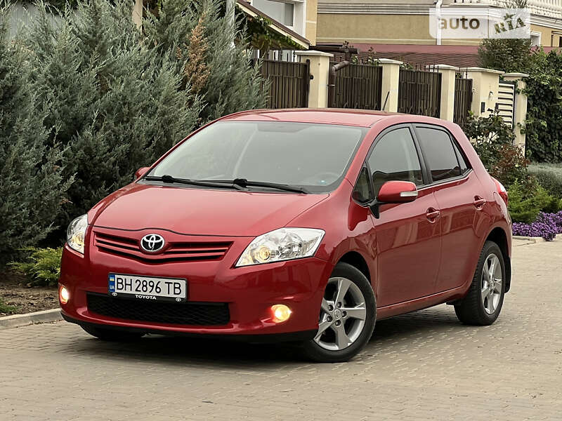 2011 toyota auris