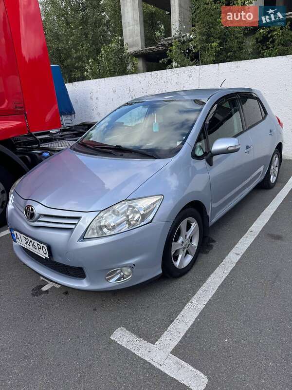 2012 toyota auris