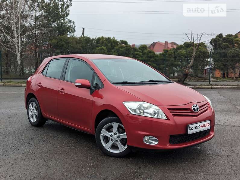 2012 toyota auris