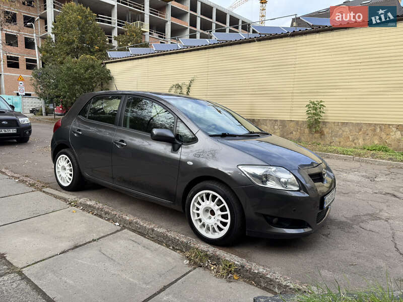 2008 toyota auris