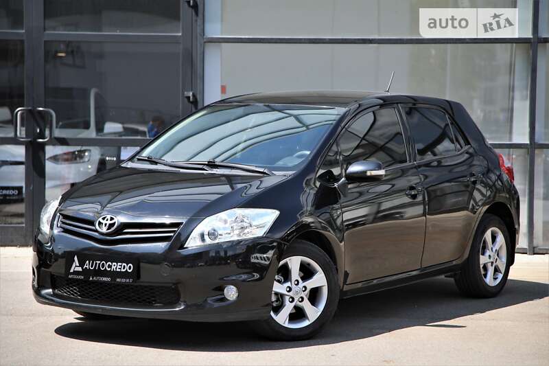 2012 toyota auris