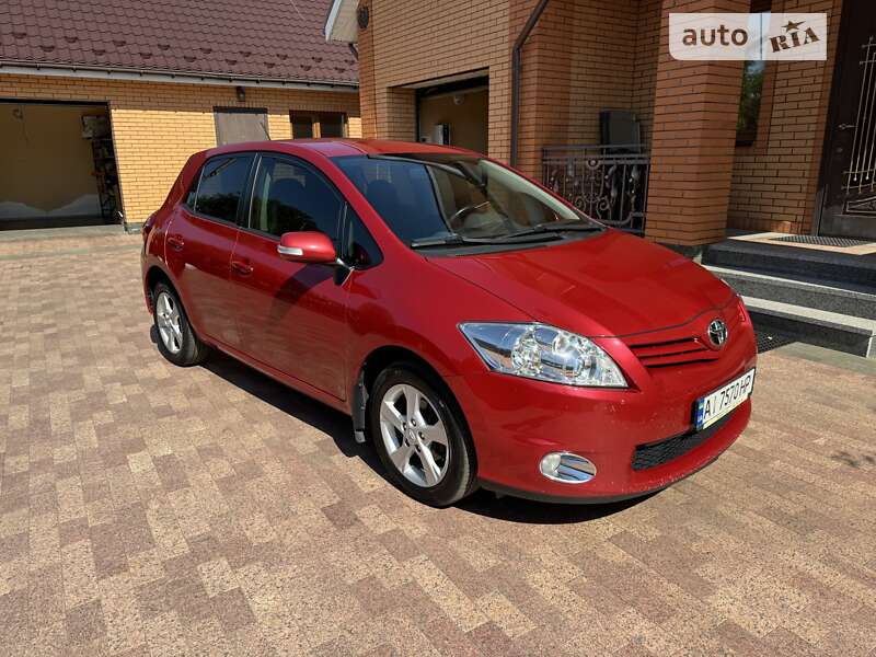 2012 toyota auris