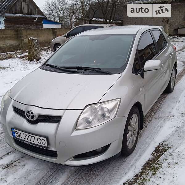 2008 toyota auris